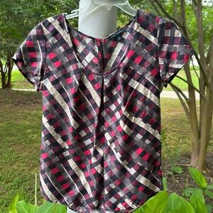 Banana Republic 100% silk size medium top. Pink/black/grey/cream
